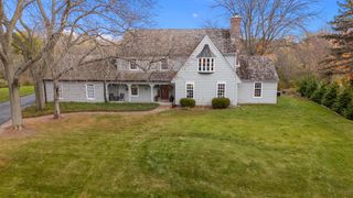 10250 N Range Line COURT, Mequon, WI 53092