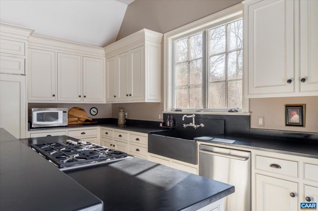 880 CLUB DR, Keswick, VA 22947