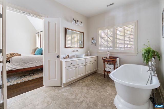 880 CLUB DR, Keswick, VA 22947