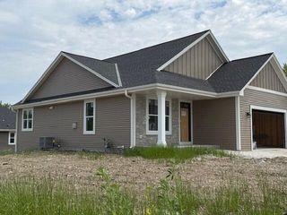 1136 Oxbow COURT, Pewaukee, WI 53072