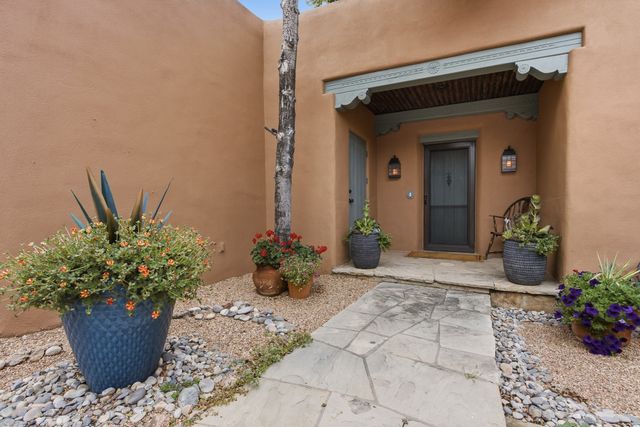 7208 Old Santa Fe Trail, Santa Fe, NM 87505