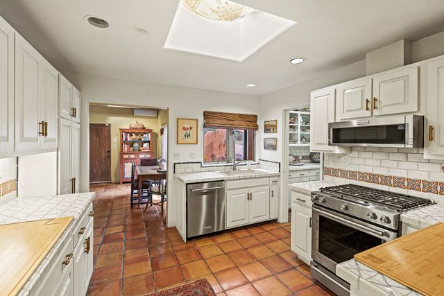 7208 Old Santa Fe Trail, Santa Fe, NM 87505