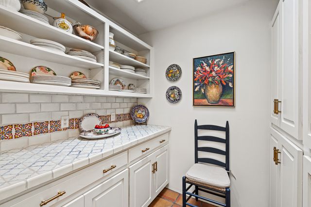 7208 Old Santa Fe Trail, Santa Fe, NM 87505