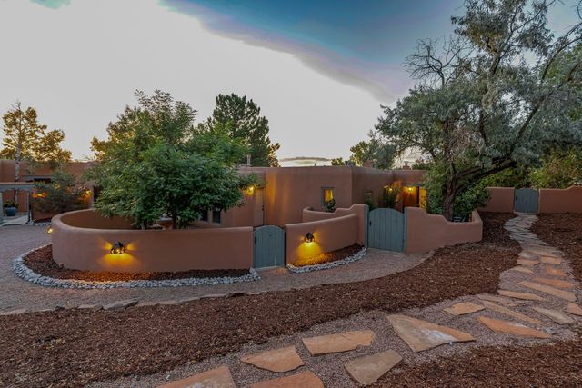 7208 Old Santa Fe Trail, Santa Fe, NM 87505