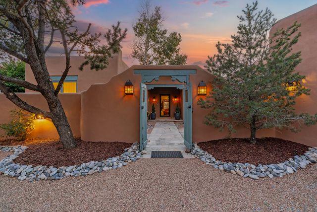 7208 Old Santa Fe Trail, Santa Fe, NM 87505