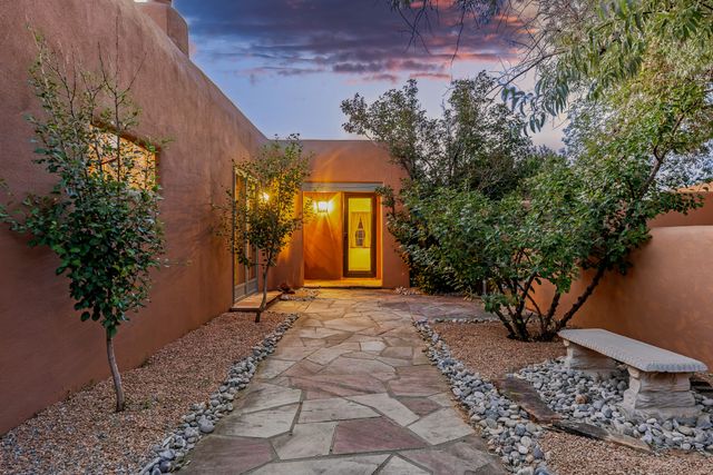 7208 Old Santa Fe Trail, Santa Fe, NM 87505