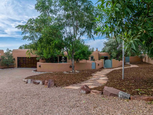 7208 Old Santa Fe Trail, Santa Fe, NM 87505