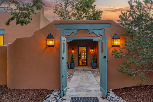 7208 Old Santa Fe Trail, Santa Fe, NM 87505