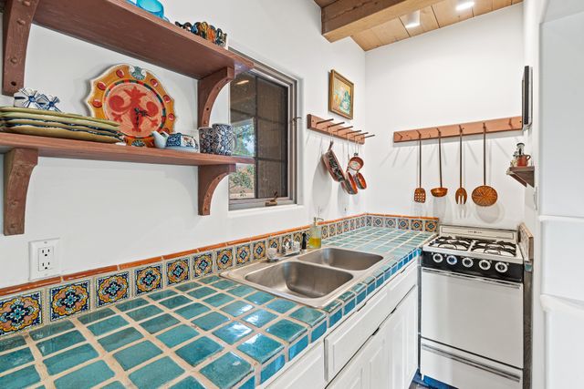7208 Old Santa Fe Trail, Santa Fe, NM 87505