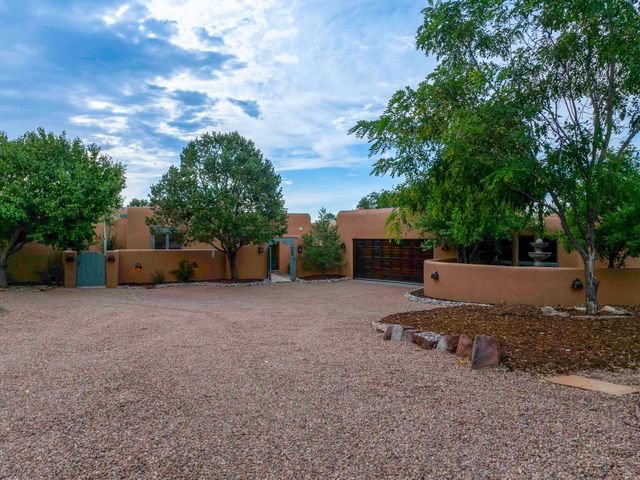 7208 Old Santa Fe Trail, Santa Fe, NM 87505