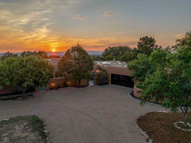 7208 Old Santa Fe Trail, Santa Fe, NM 87505