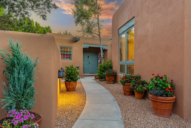 7208 Old Santa Fe Trail, Santa Fe, NM 87505