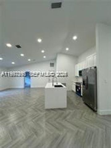 427 SW 169th Ter, Weston, FL 33326