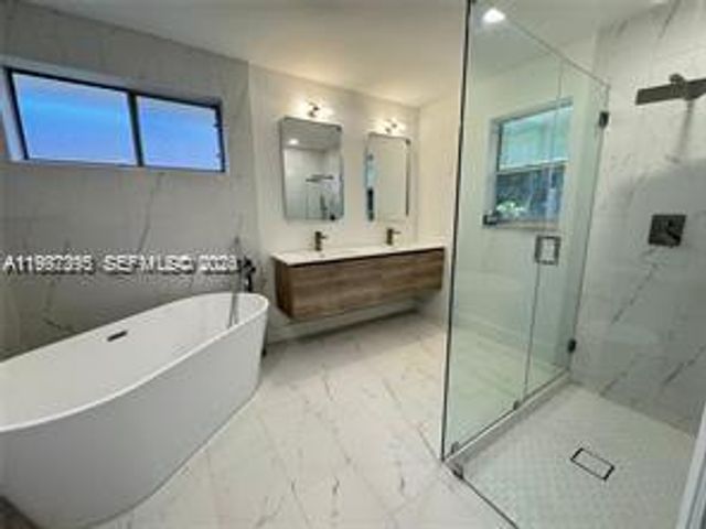 427 SW 169th Ter, Weston, FL 33326