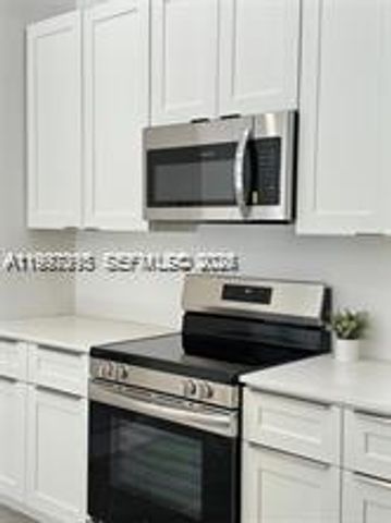 427 SW 169th Ter, Weston, FL 33326