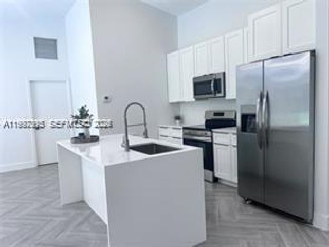 427 SW 169th Ter, Weston, FL 33326