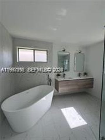 427 SW 169th Ter, Weston, FL 33326