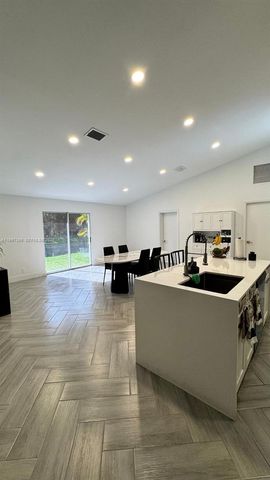 427 SW 169th Ter, Weston, FL 33326