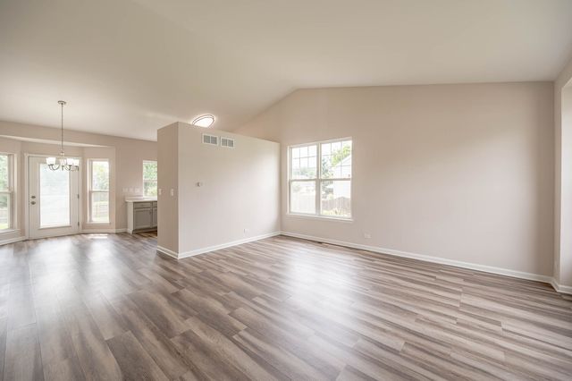 636 Hamilton Lane, North Aurora, IL 60542