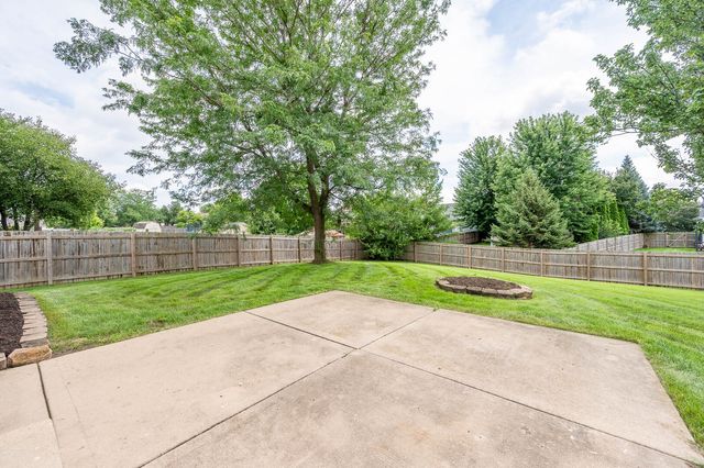 636 Hamilton Lane, North Aurora, IL 60542