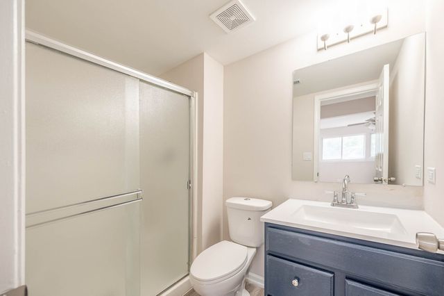 636 Hamilton Lane, North Aurora, IL 60542