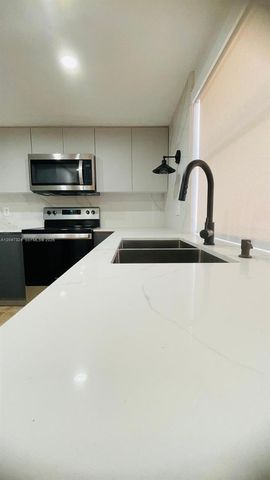 15210 SW 48th Ter G-83, Miami, FL 33185
