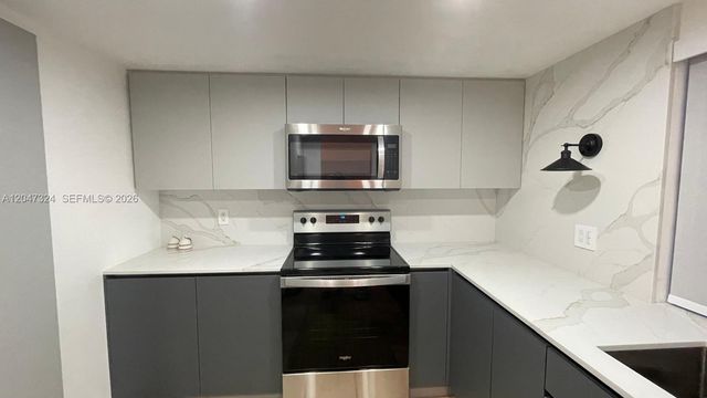 15210 SW 48th Ter G-83, Miami, FL 33185