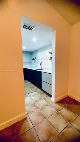 15210 SW 48th Ter G-83, Miami, FL 33185