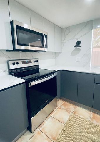 15210 SW 48th Ter G-83, Miami, FL 33185
