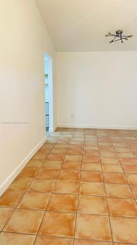15210 SW 48th Ter G-83, Miami, FL 33185