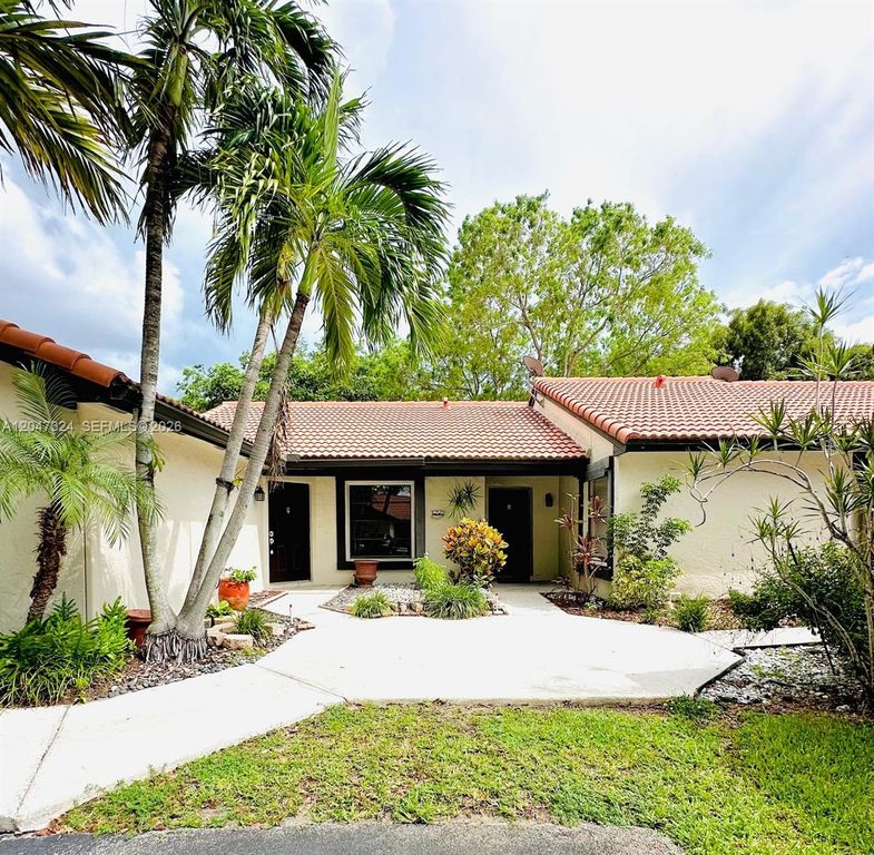 15210 SW 48th Ter G-83, Miami, FL 33185