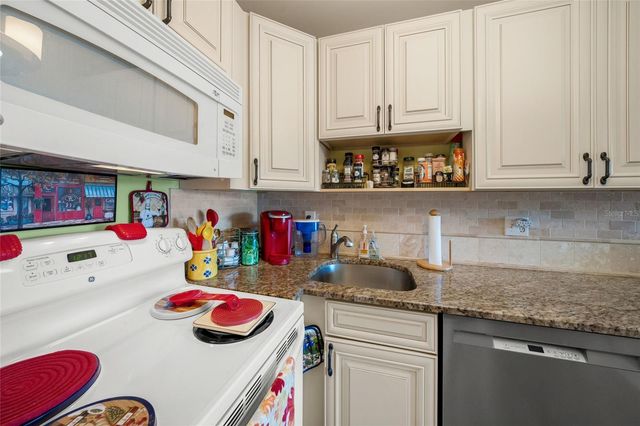7193 W COUNTRY CLUB DRIVE N 237, Sarasota, FL 34243