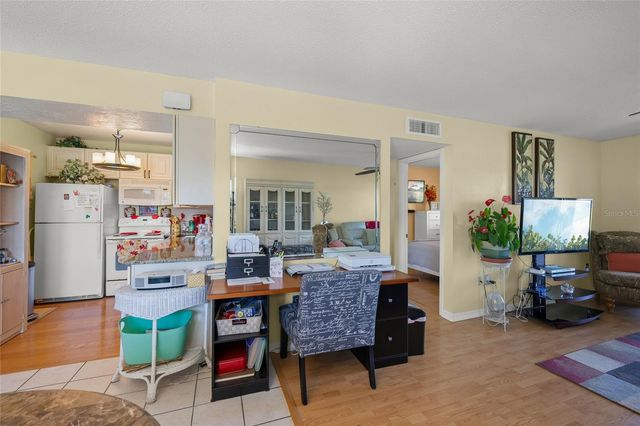 7193 W COUNTRY CLUB DRIVE N 237, Sarasota, FL 34243