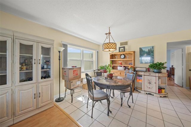 7193 W COUNTRY CLUB DRIVE N 237, Sarasota, FL 34243
