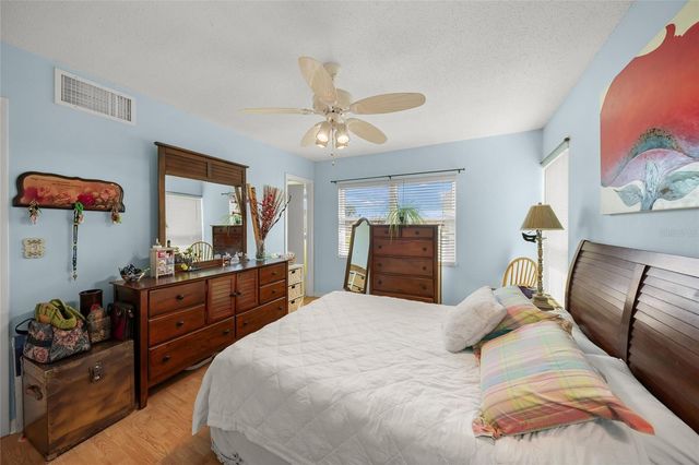 7193 W COUNTRY CLUB DRIVE N 237, Sarasota, FL 34243