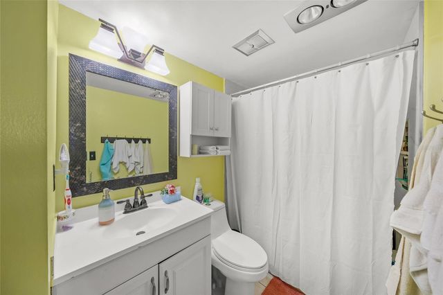 7193 W COUNTRY CLUB DRIVE N 237, Sarasota, FL 34243