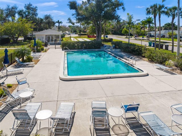 7193 W COUNTRY CLUB DRIVE N 237, Sarasota, FL 34243