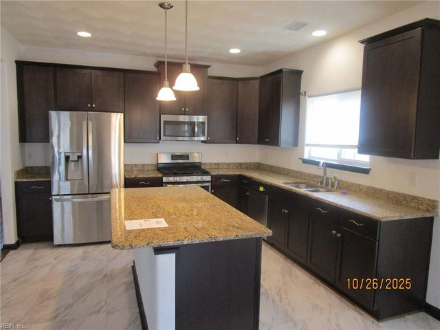 5073 Kings Grant CIR, Suffolk, VA 23434