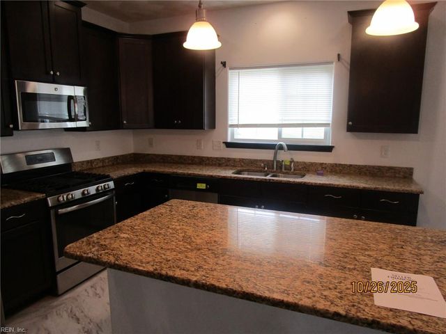5073 Kings Grant CIR, Suffolk, VA 23434