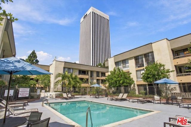 750 S Spaulding Avenue 107, Los Angeles, CA 90036