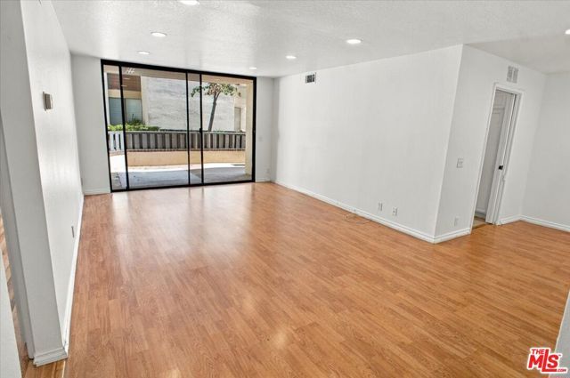 750 S Spaulding Avenue 107, Los Angeles, CA 90036