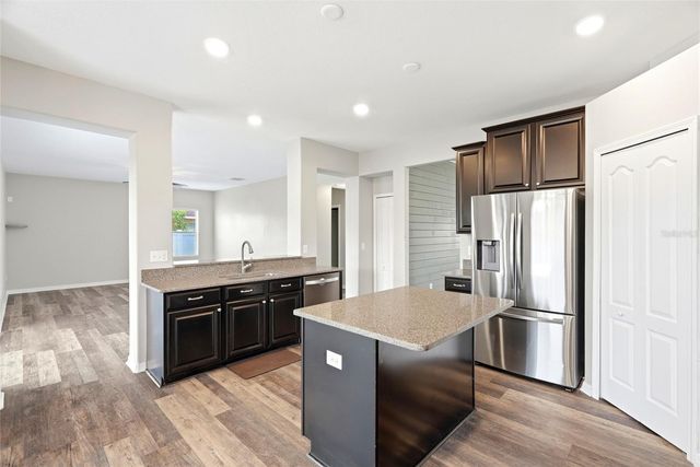 909 MEADOW GLADE DRIVE, Ruskin, FL 33570