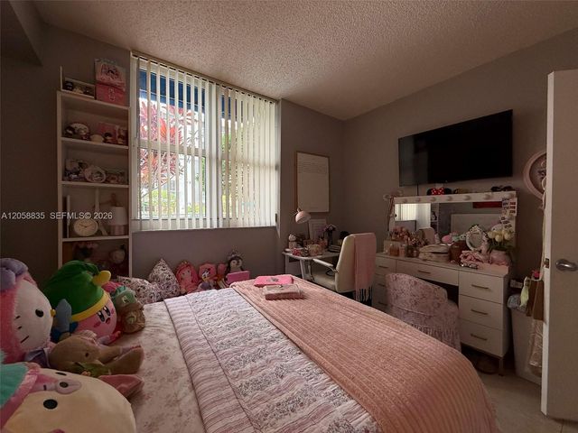 5085 NW 7th St 406, Miami, FL 33126