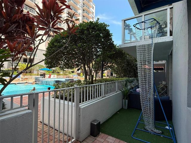 5085 NW 7th St 406, Miami, FL 33126