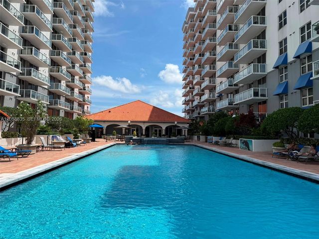 5085 NW 7th St 406, Miami, FL 33126