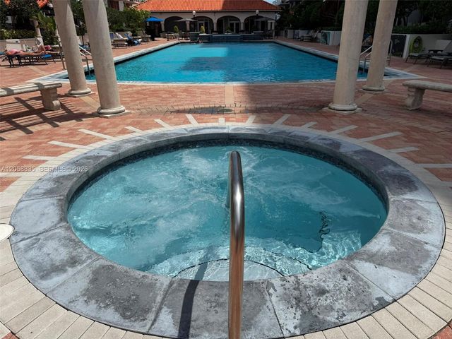 5085 NW 7th St 406, Miami, FL 33126