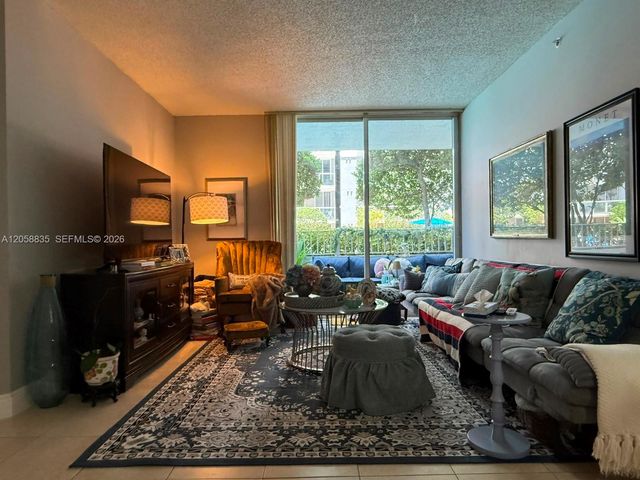 5085 NW 7th St 406, Miami, FL 33126