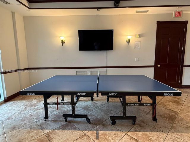 5085 NW 7th St 406, Miami, FL 33126