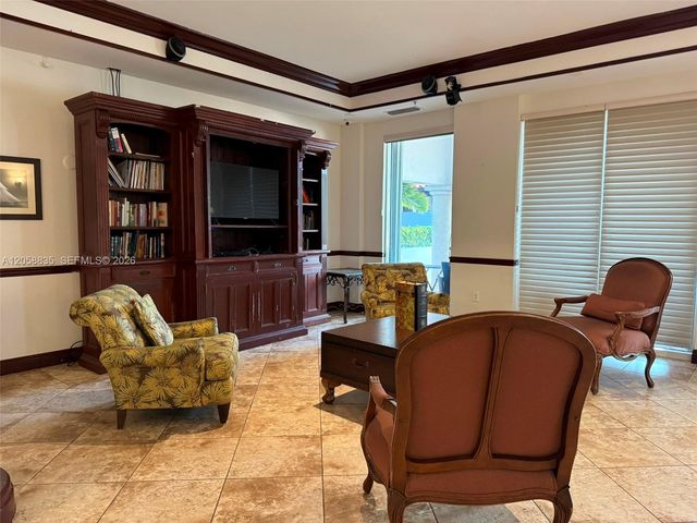 5085 NW 7th St 406, Miami, FL 33126