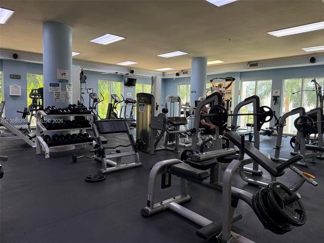 5085 NW 7th St 406, Miami, FL 33126